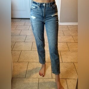 American Eagle Mom Straight Jeans. Size 26 Standard.